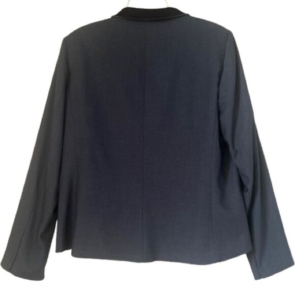 Vintage T. Tahari Gray Stretch Toggle Button Cropped Blazer Jacket Plus Sz 14W - Picture 4 of 14